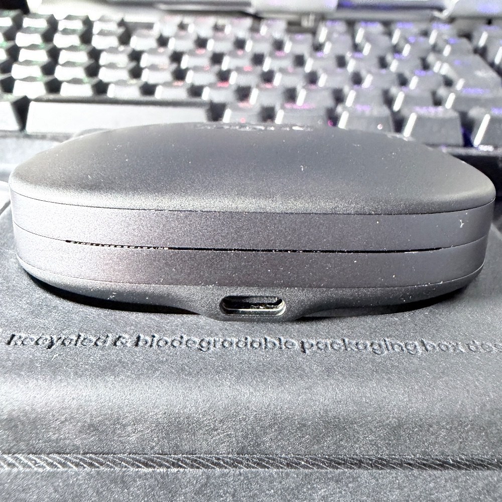 充電はUSB-Cとワイヤレス給電対応