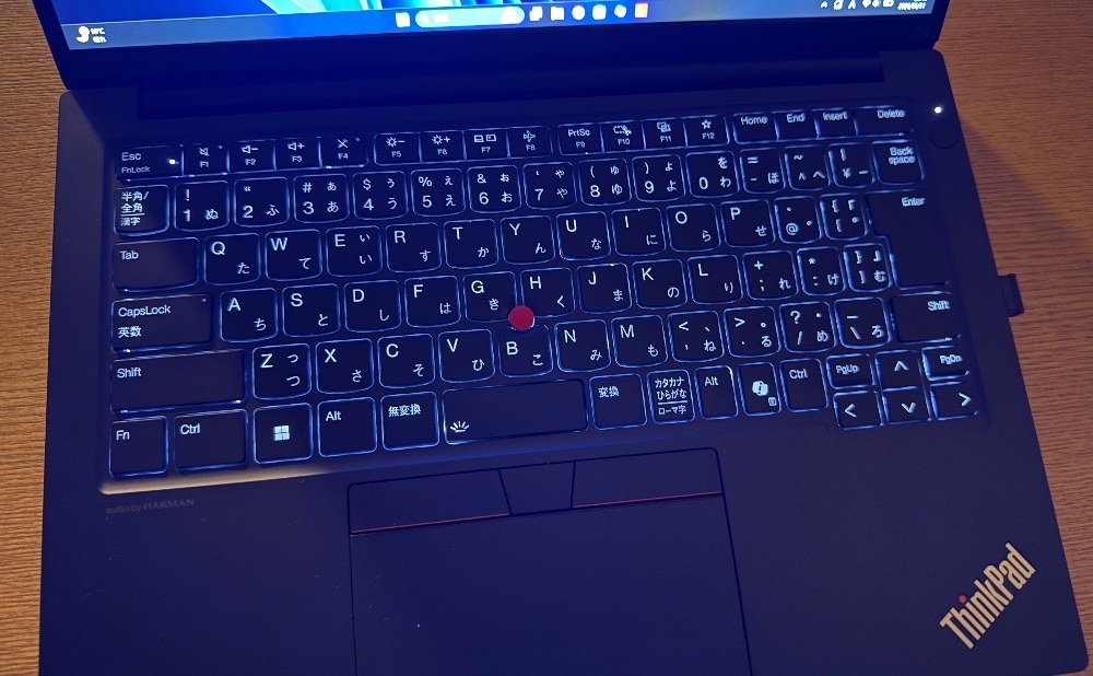 キーボードはバックライト付きに