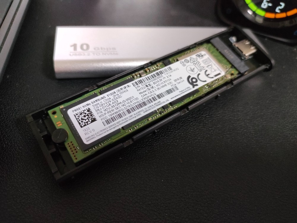 旧SSDは…