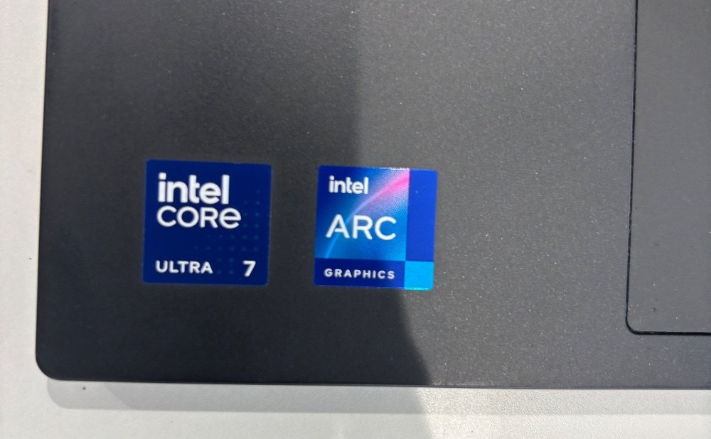 Intel入ってるパソコンで動かす？