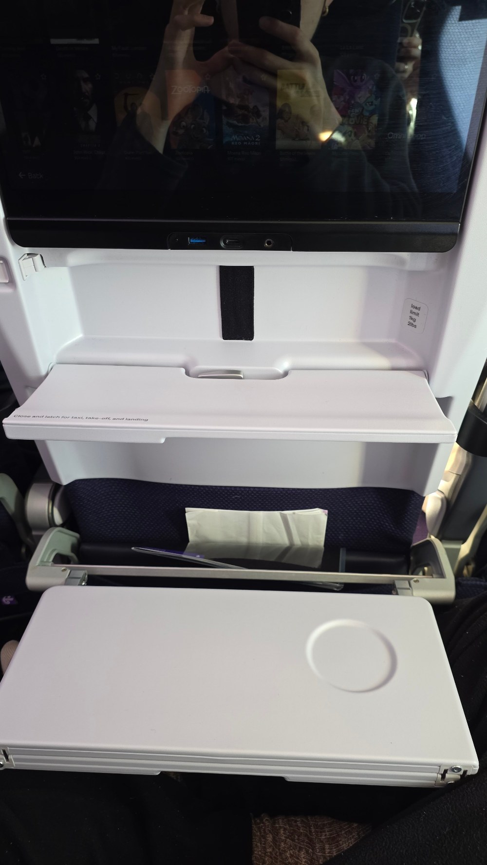 テーブル