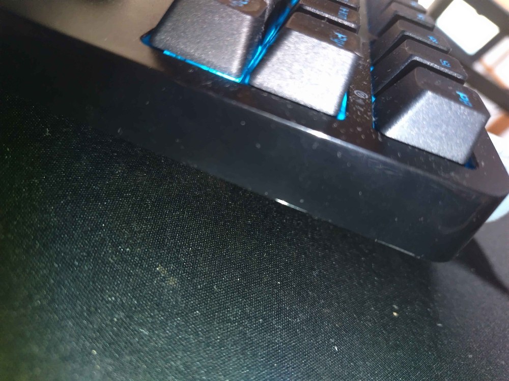 全体は安っぽいプラスチック