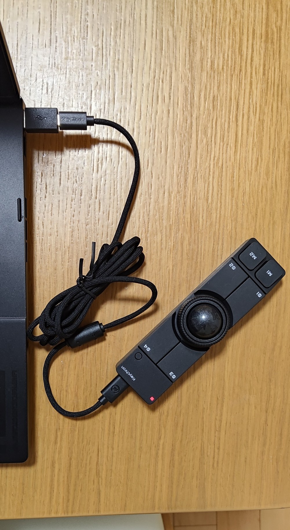 設定は有線接続で行う。