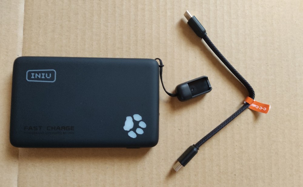 ストラップ一体型のType-Cの充電ケーブル
