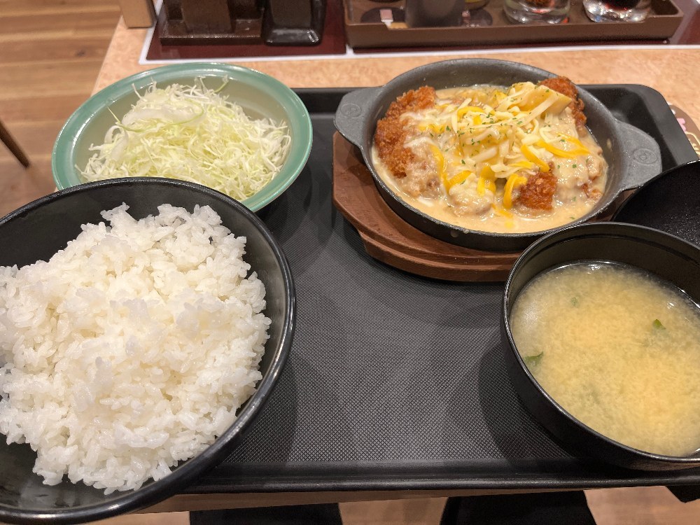 シュクメルリジャンボチキンかつ定食