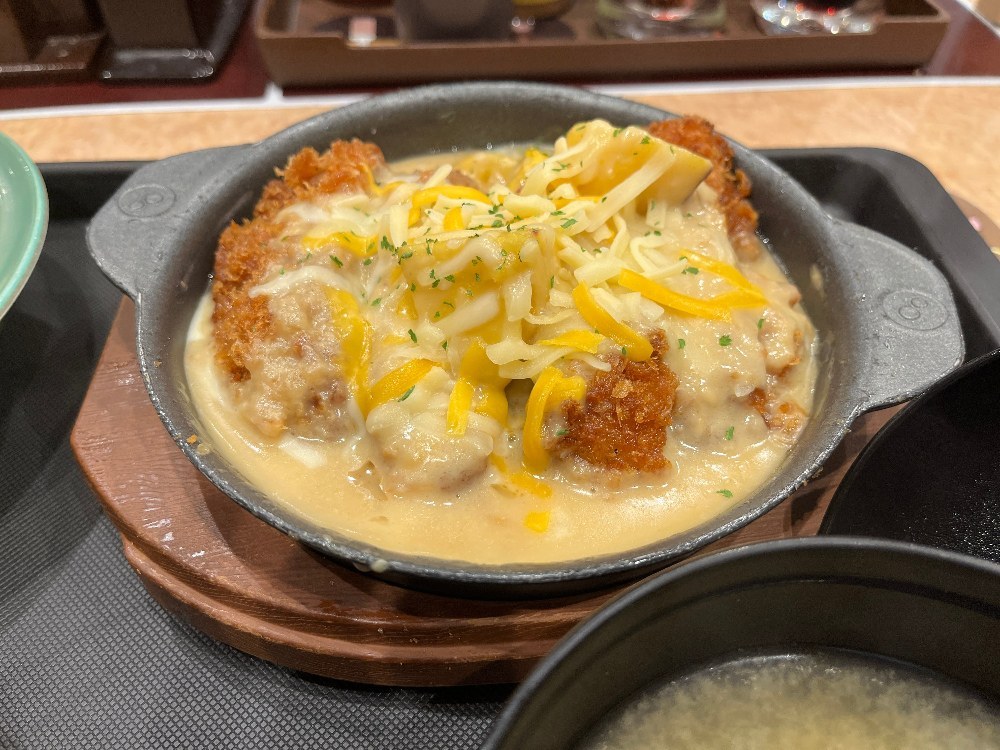 シュクメルリジャンボチキンかつのアップ