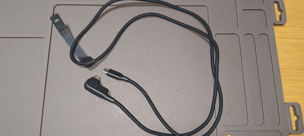 充電ケーブルは別売りです