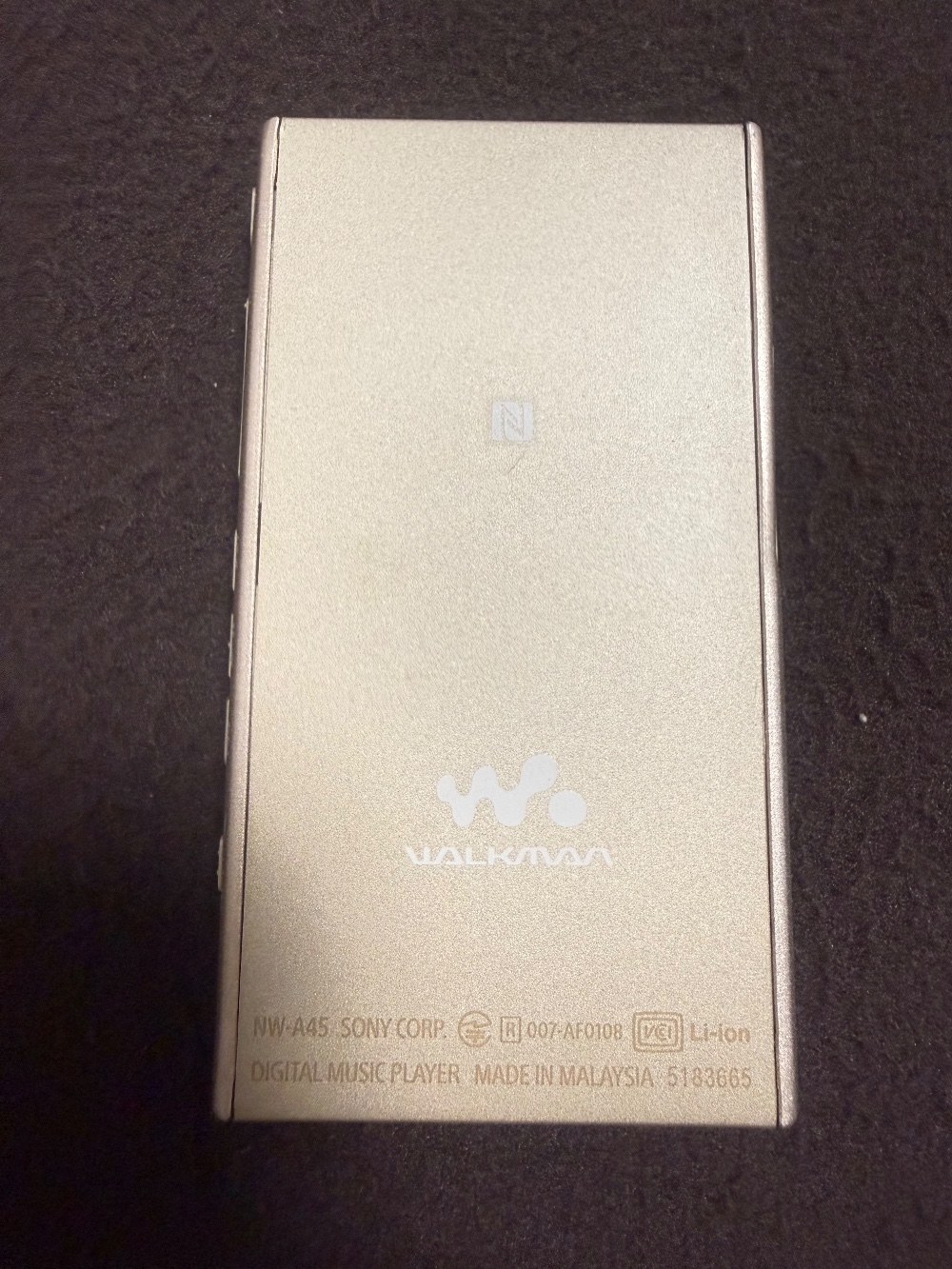 Sony walkman本体裏