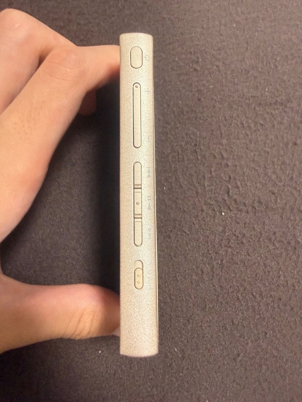 Sony walkman本体右側面