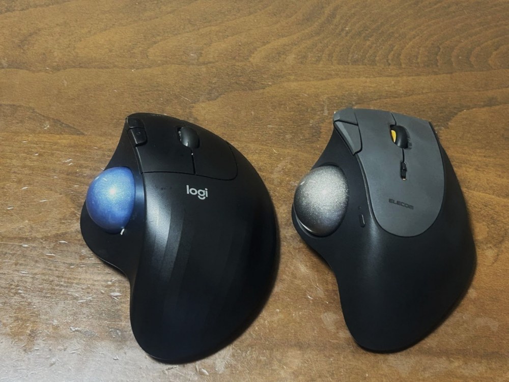 2年間使ったロジクール M575S（左）