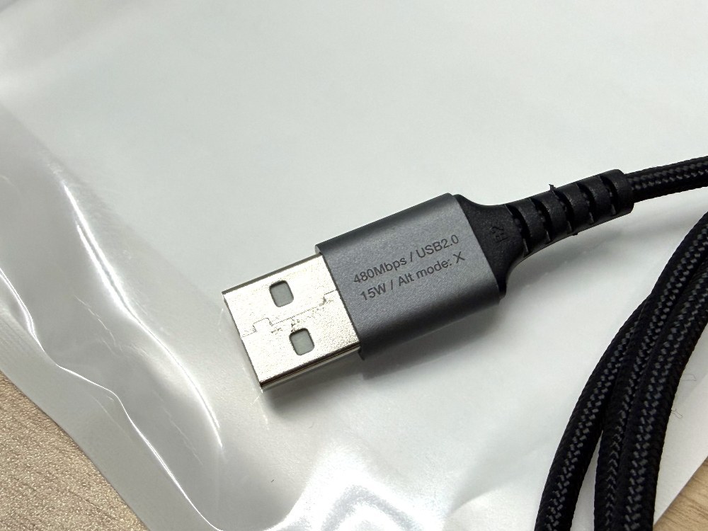 端子USB-A側 裏