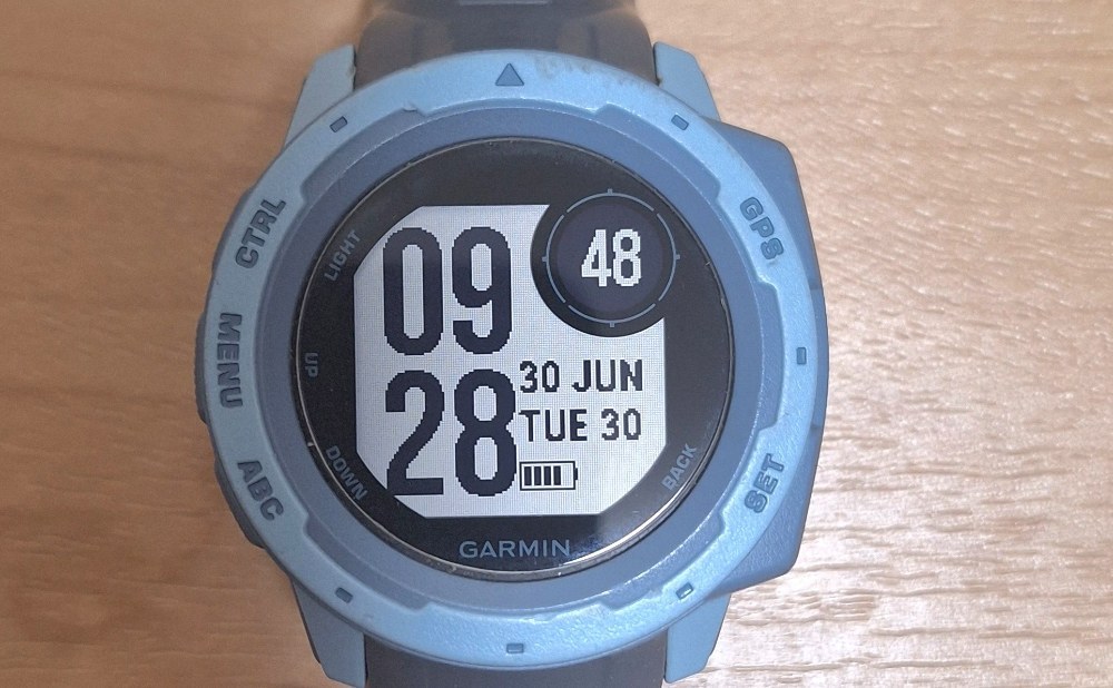 GARMIN instictってどうなの？