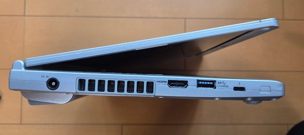 本体右側面（端子類）