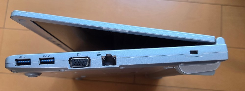 本体左側面