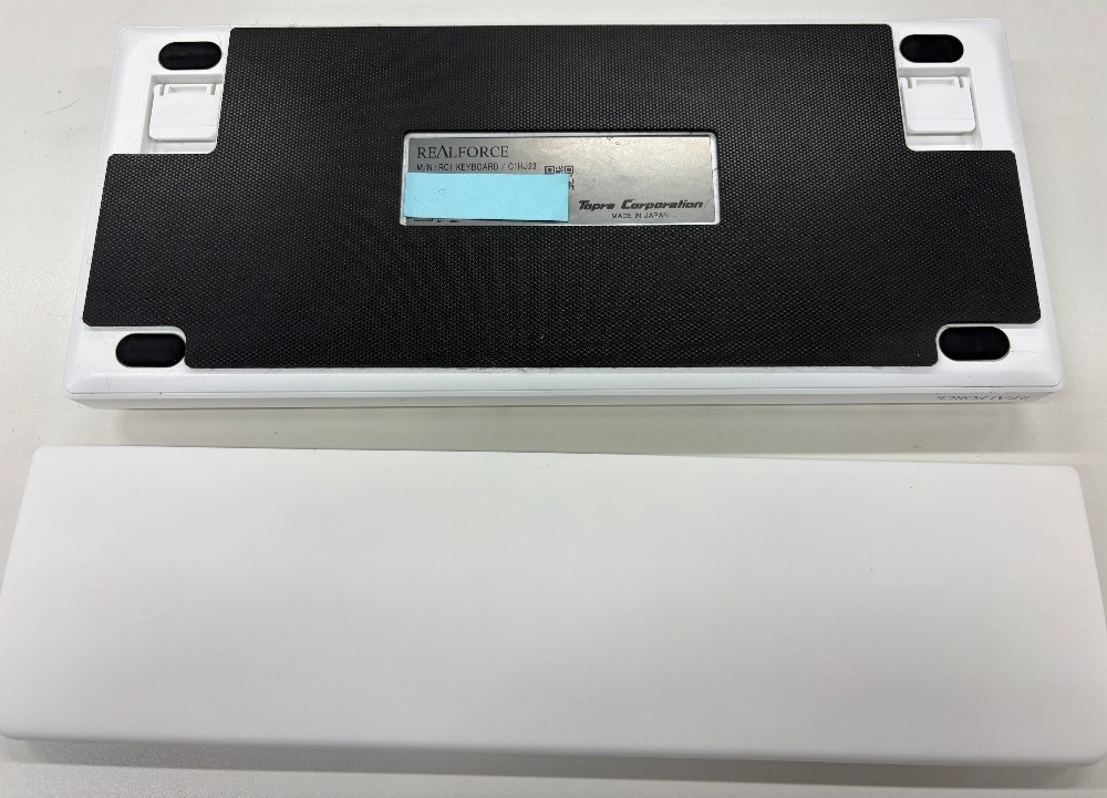 キーボード裏面とパームレスト