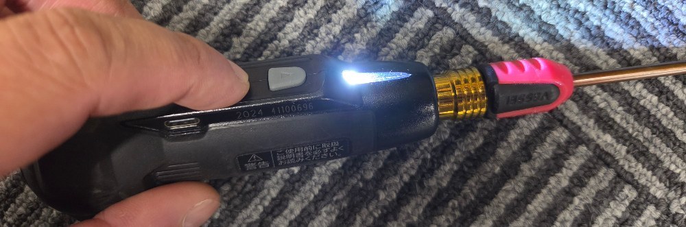暗所を照らすLEDライトが便利