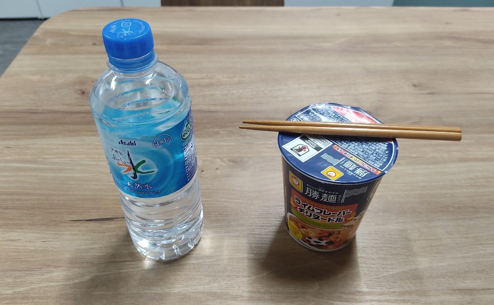 お湯を入れて3分。