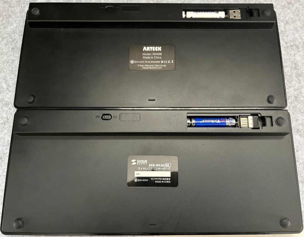 USBキーボードの裏面(レシーバー込み)