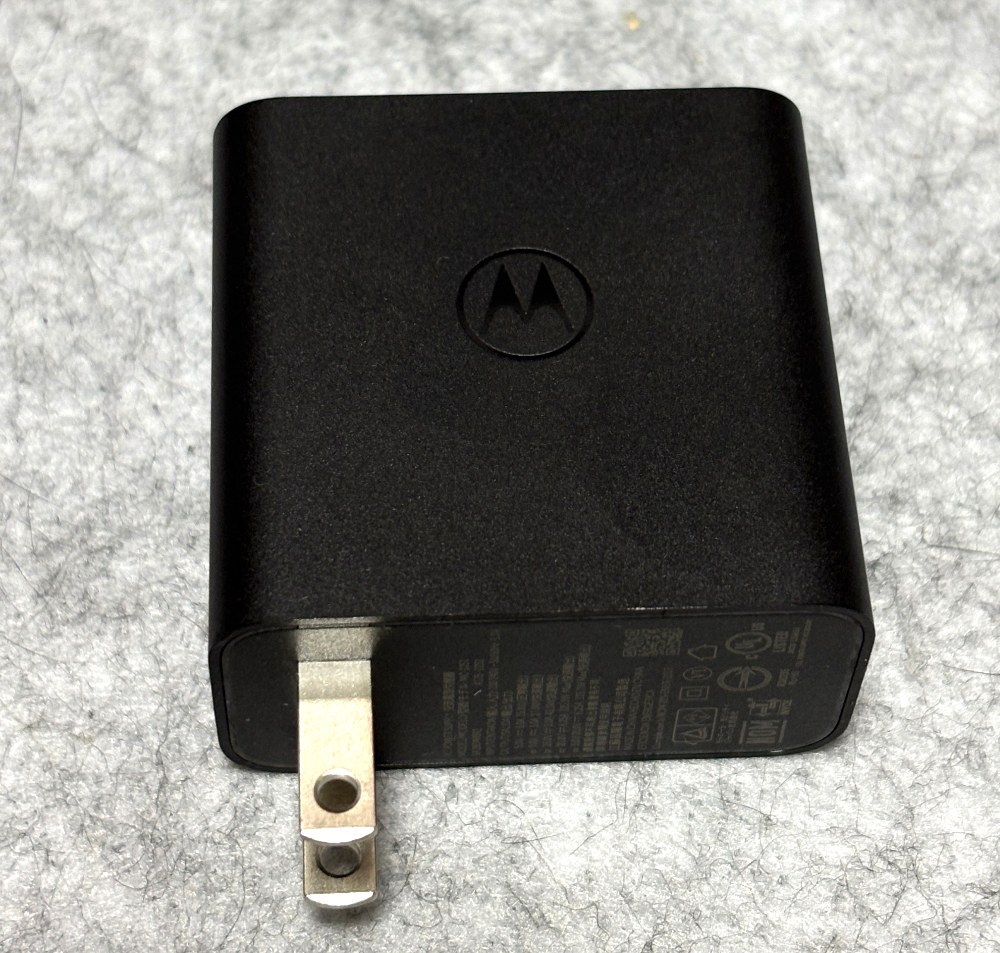 景品５：謎のACアダプタ②