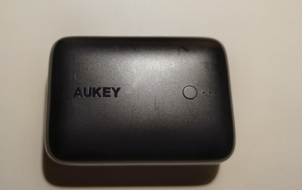 見てわかる通りどことなく感じるAnker感…