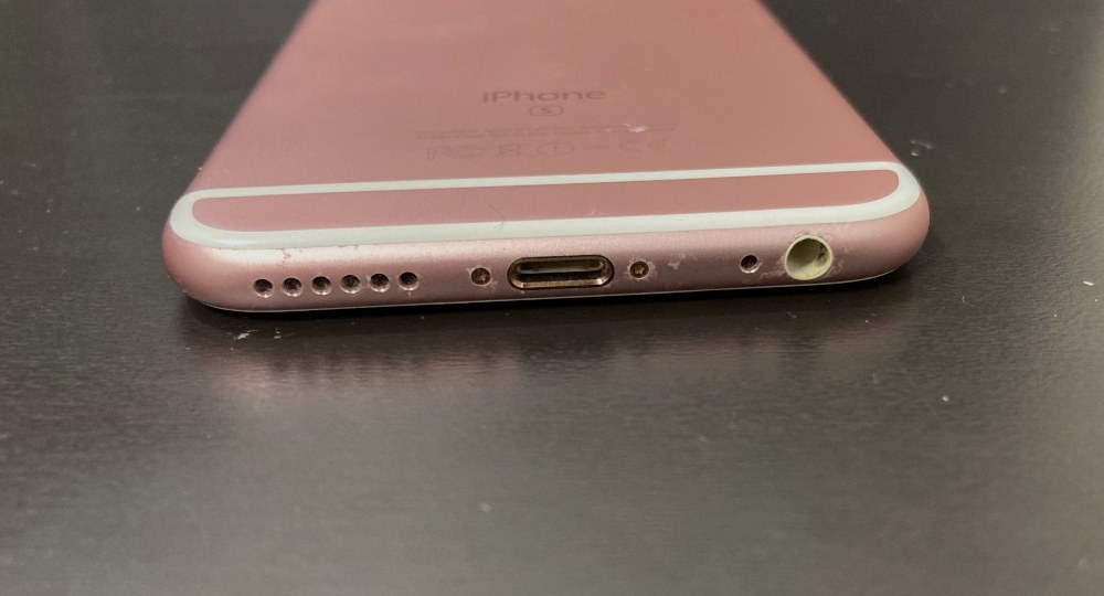 最後のイヤホンジャック付きiPhone。