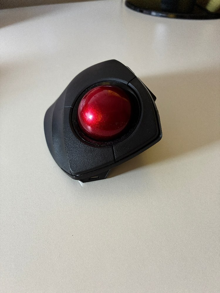 無線なのもデカい。デスクがスッキリする