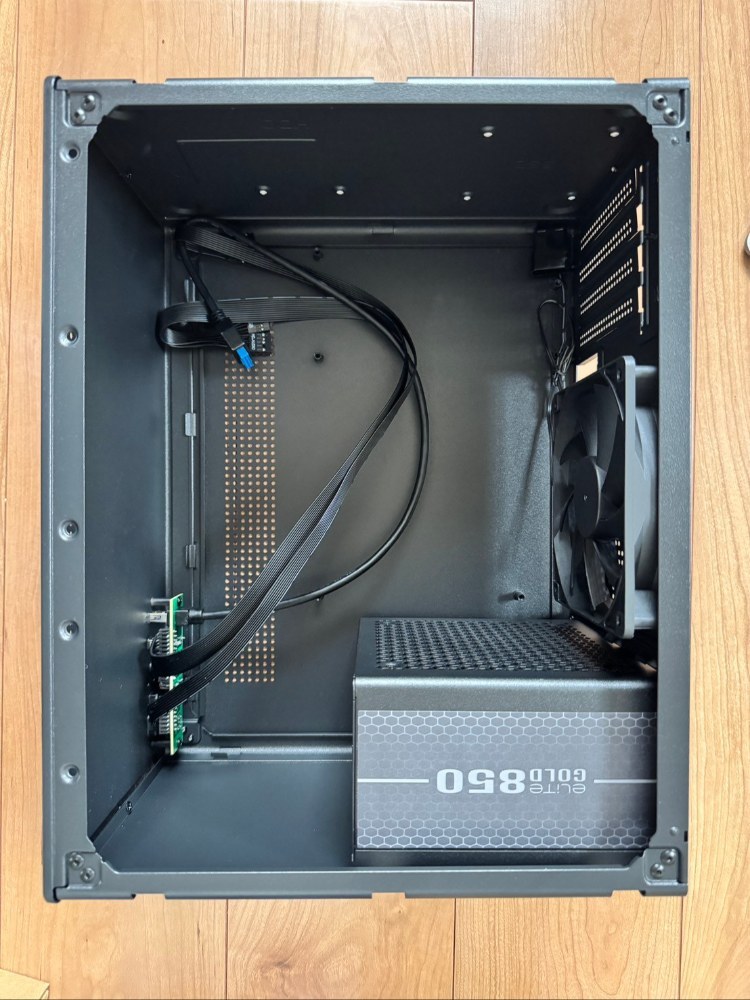 めちゃめちゃ小さいPCケース