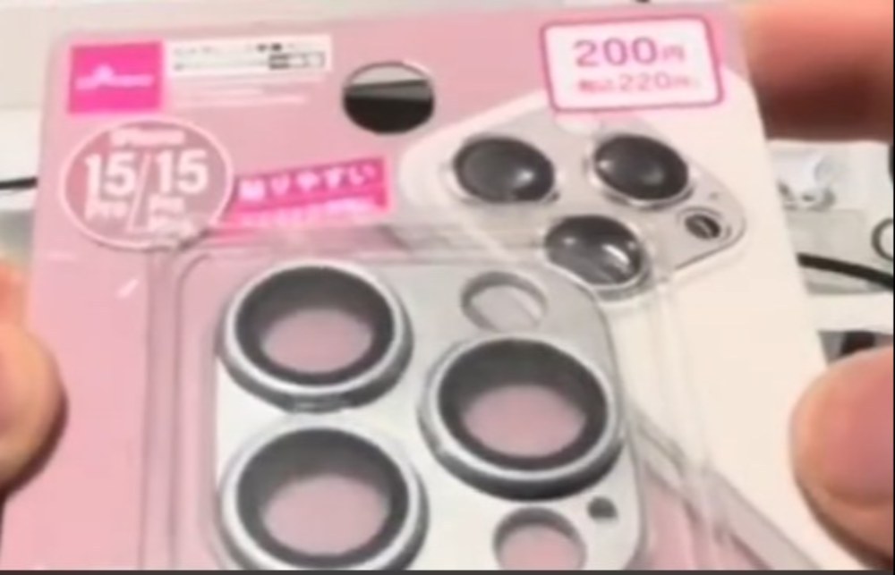２、カメラカバー　画質悪いのはすみません(自分で撮った開封動画からの切り抜きのため)