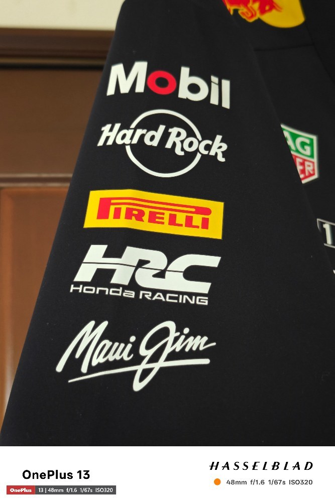 Red Bull Racing 2025 チーム ソフトシェル ジャケットってなんなのよ！？！？