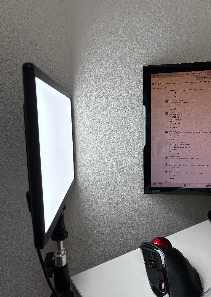 撮影用ライトですが、PCデスクで大活躍しています