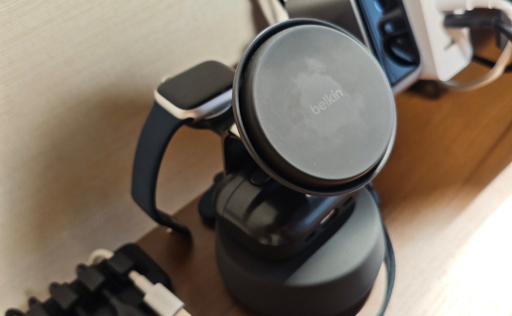 Belkinの25W、qi2充電器