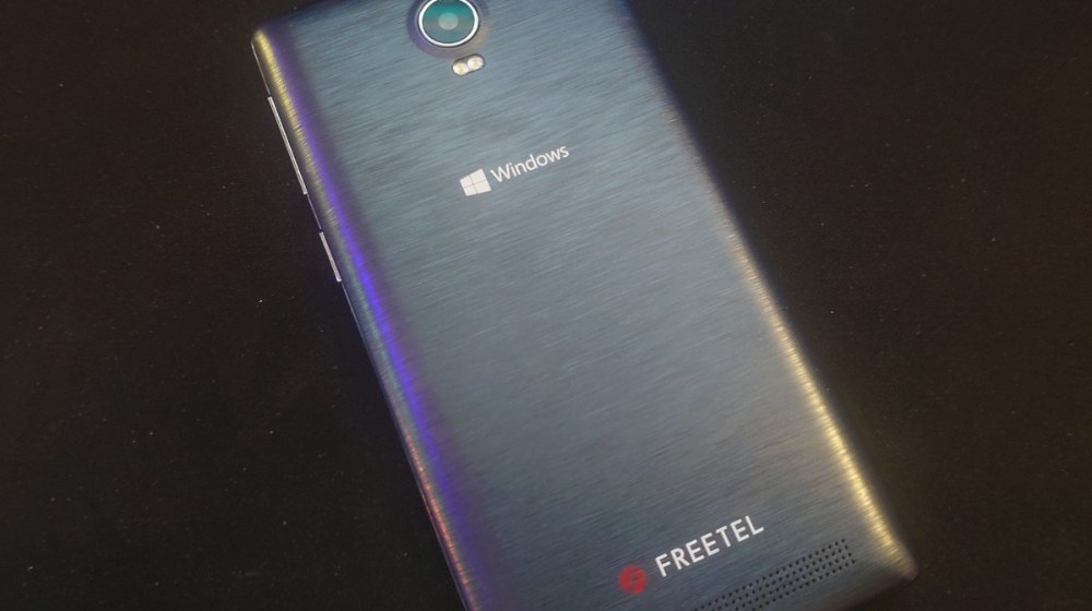 FREETEL KATANA 02の裏側