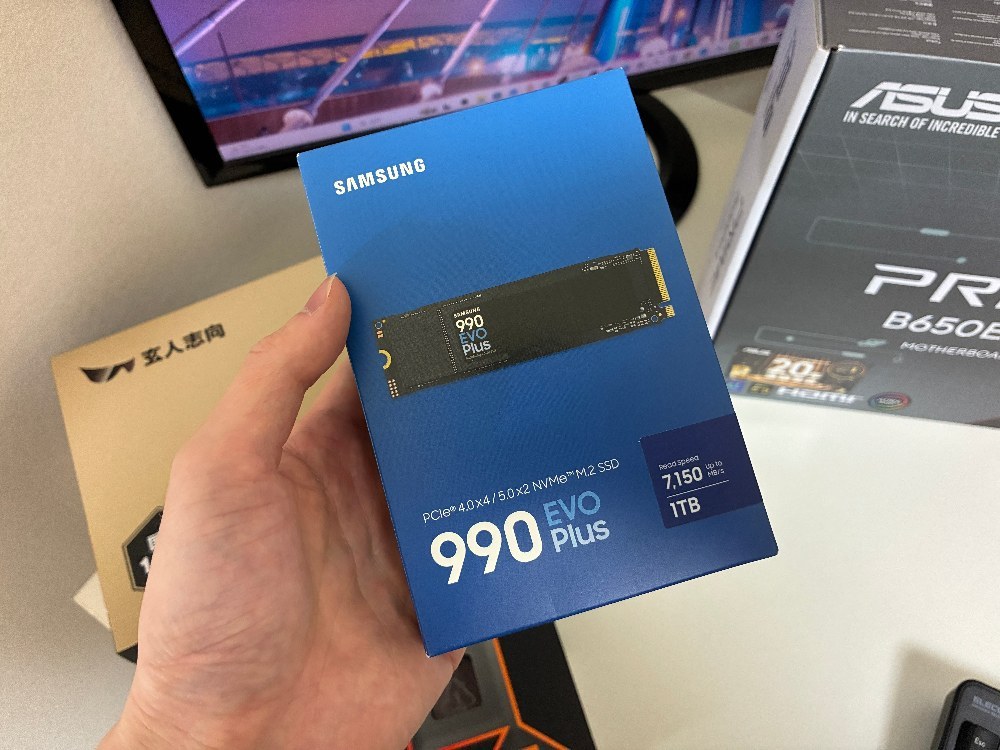SSD：Samsung 990 EVO Plus 1TB