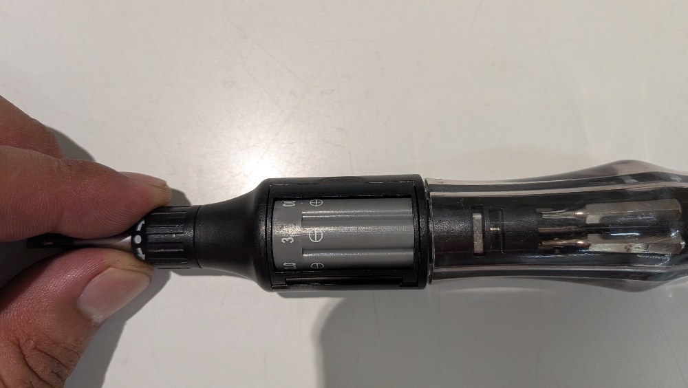 なんとリボルバー式のビット工具なのです。