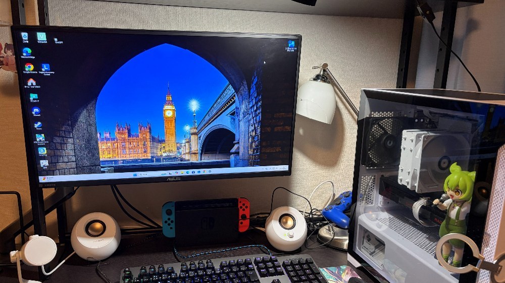 白デスク環境を目指していましたが…