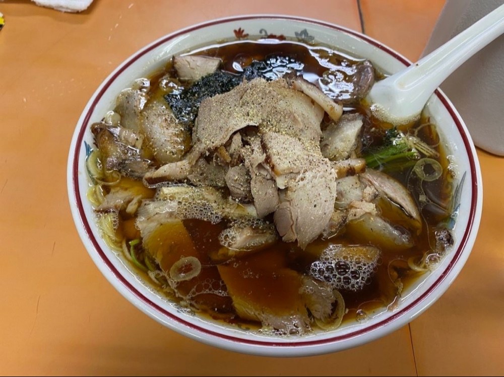 青島食堂　コクがあるのにスッキリ生姜ラーメン ラーメン レビュー写真2