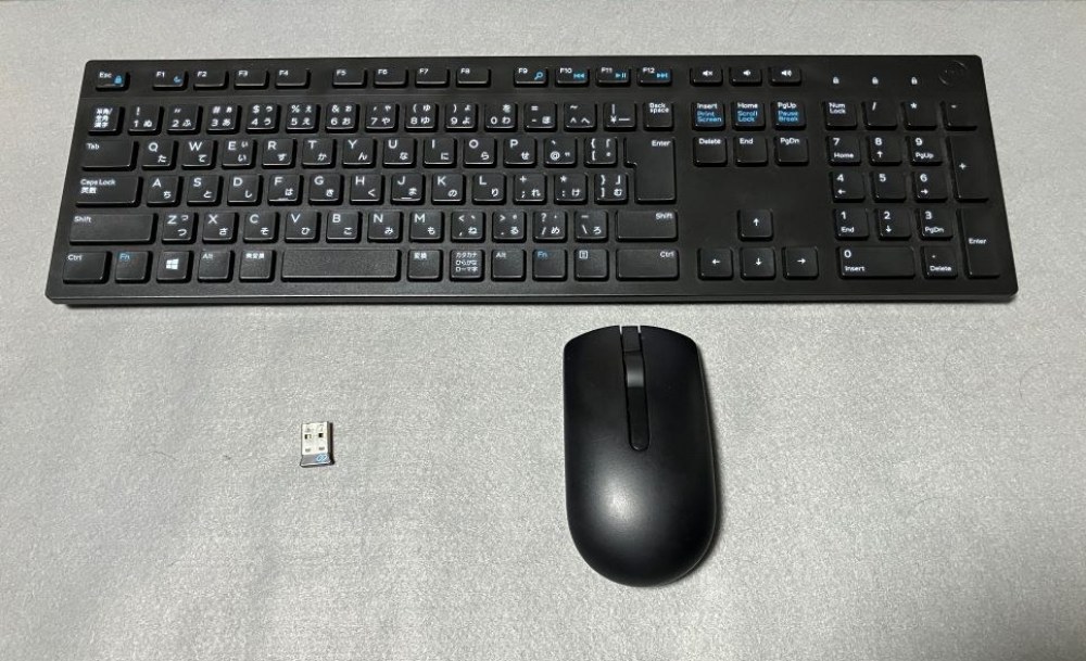 付属のマウスとキーボード