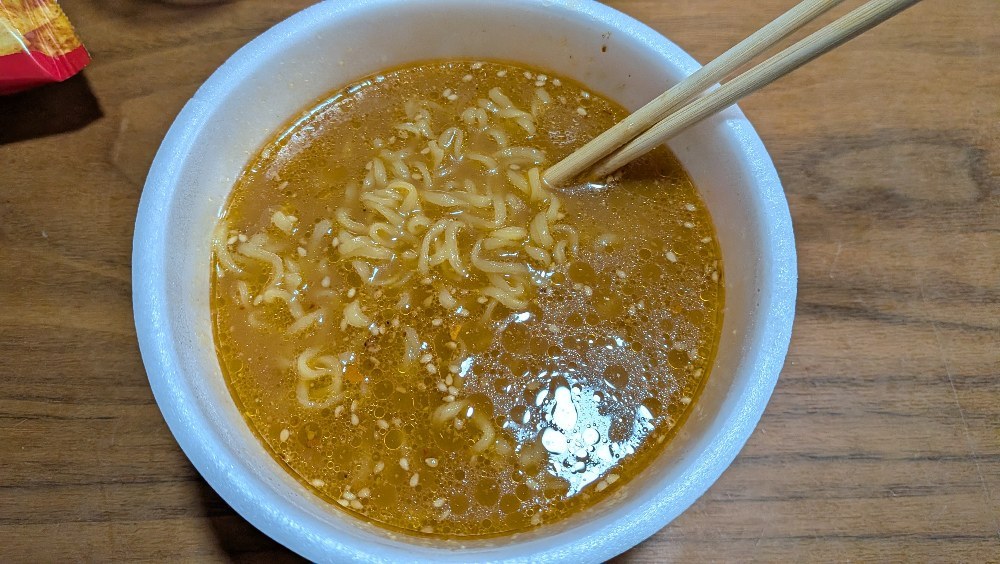 見た目は安いカップ麺