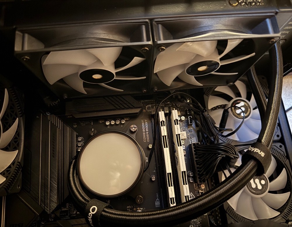 CPUはRyzen7 5700X