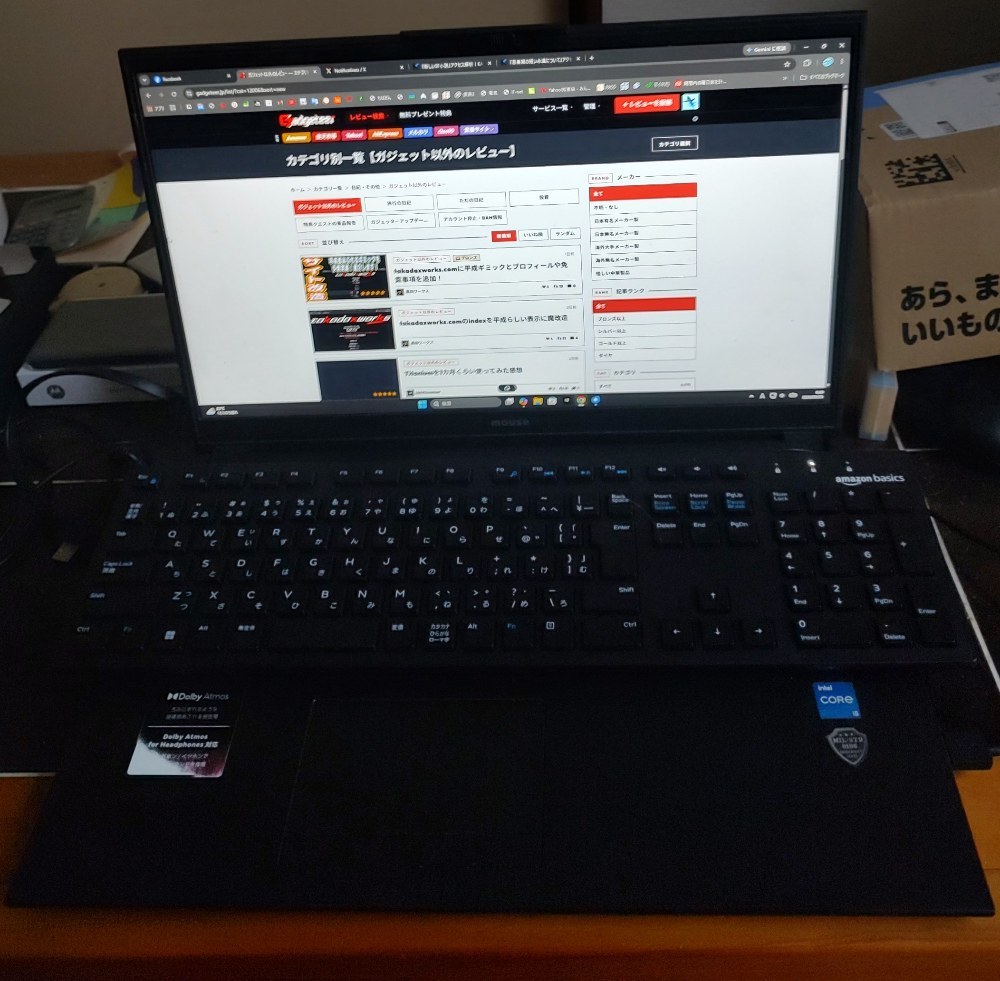 キーボードとパソコン（マウスコンピュータ）
