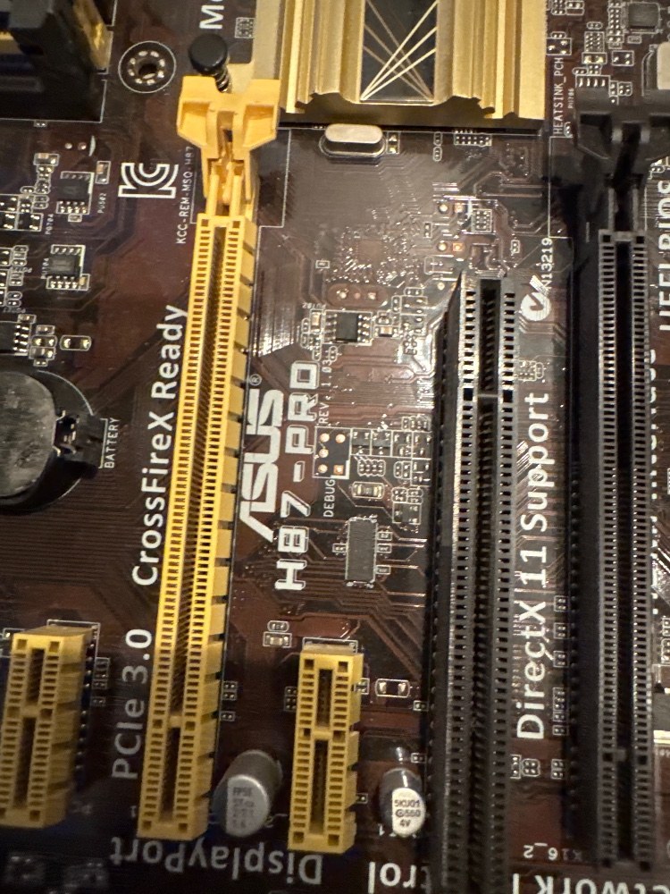 動作確認するマザーボードを用意