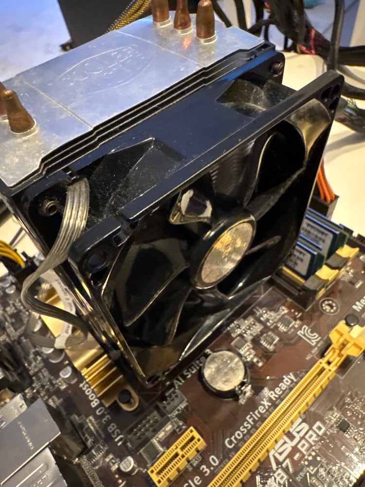 CPUとクーラーを準備
