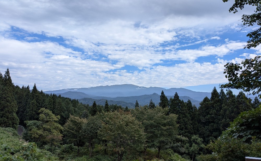 十王峠からみた月山