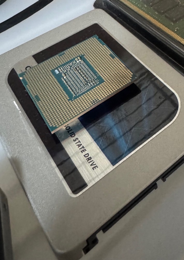 core i7 9700k+crucial MX300 525GB