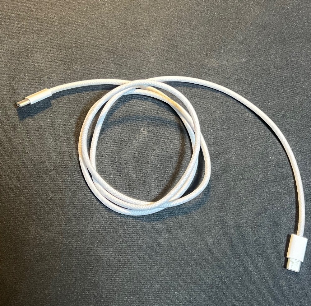 充電ケーブルは布！