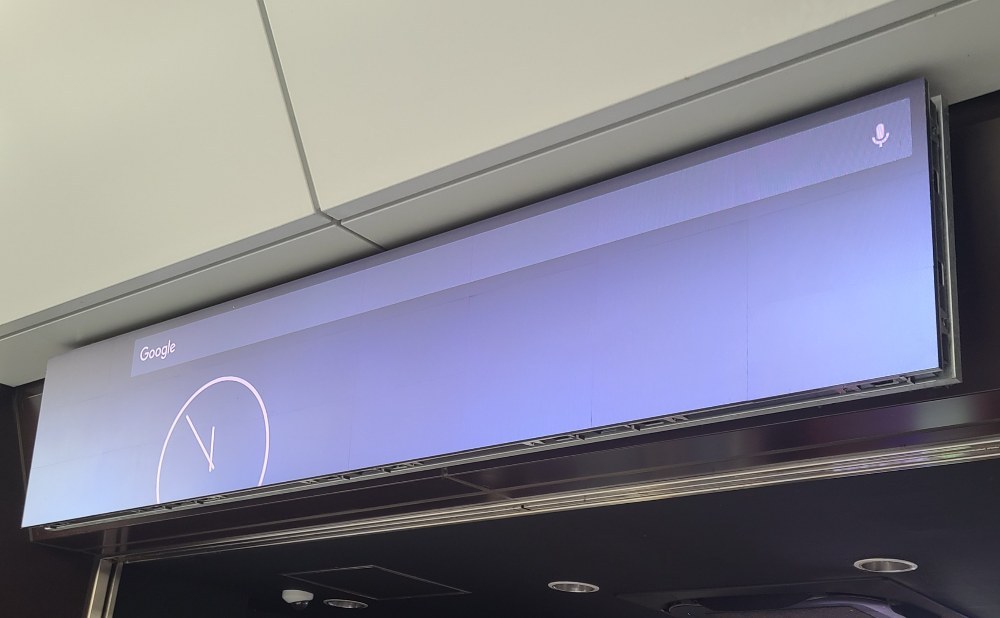 とある駅の広告液晶
