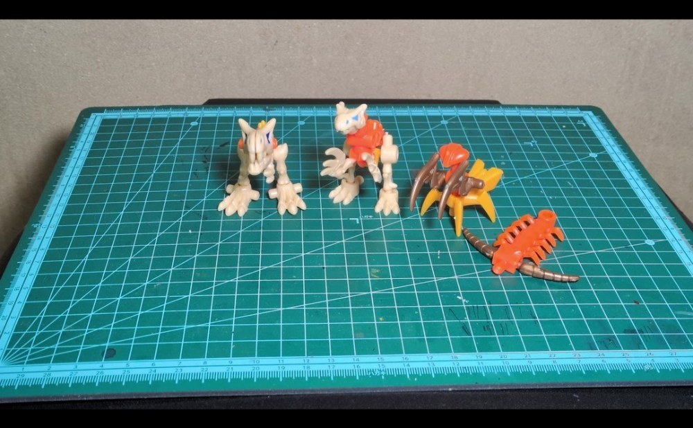 ティラノサウルスとテリジノサウルス