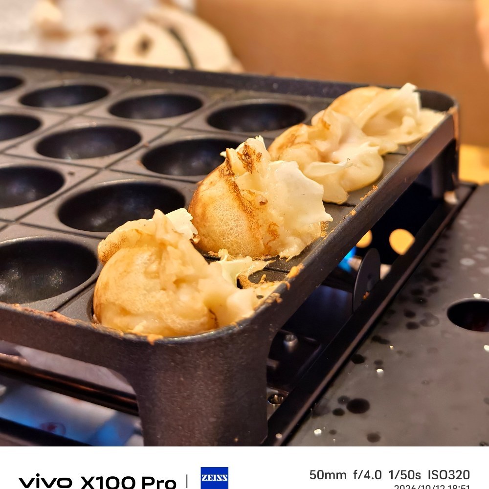 作例。超かぐや姫に登場する粉と水だけのパンケーキをたこ焼きの余り溶液で作りました。
