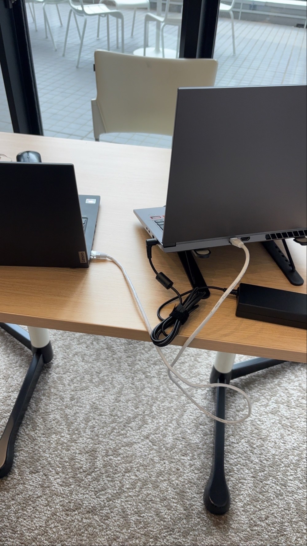古いパソコンでWi-Fiを拾って、それを今回の商品に繋げて使っていた。学校に持って行ってたので、かなり重たかった。