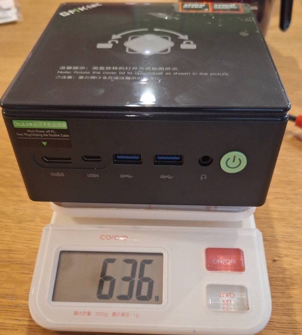 (1)本体の重さは636gと軽量だった。